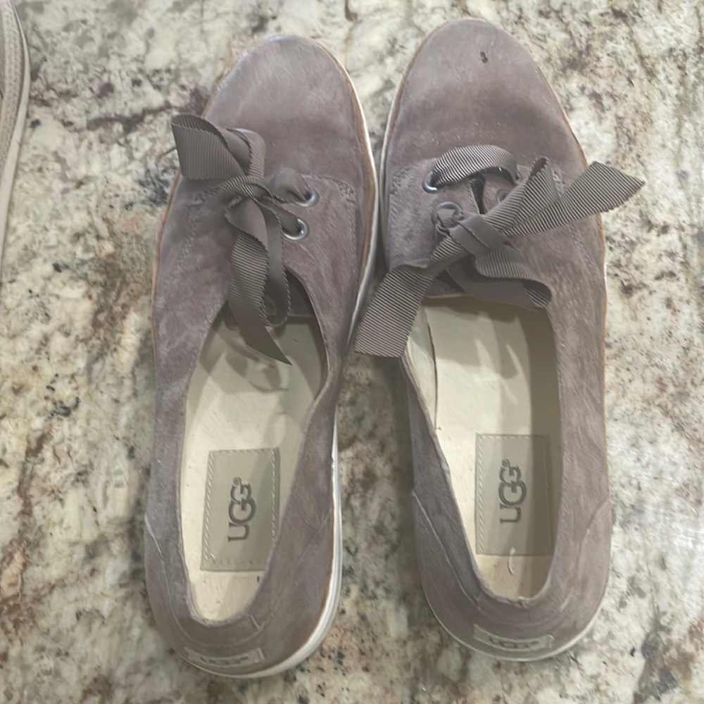 Ugg size 8M- small water stain on tip of shoe. EUC